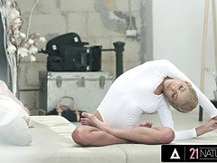 Isot tissit, Blondi, Suihinotto, Kyrpä, Eroottinen, Luonnolliset tissit, Pehmo, Tissit