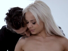 Tyłek, Blondynka, Obciąganie, Styl na pieska, Hd, Naturalne cycki, Ogolona, Cycki