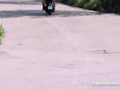 Culo grosso, Pompino, Schizzo di sborra, Sega, Hardcore, Cavalcando, Rasata, Terzetto