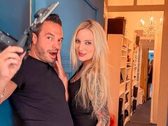 Blondin, Avsugning, Doggystyle, Handjobb, Slick, Milf, Tatuering, Tuttar