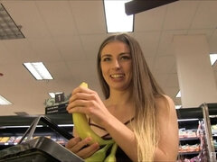 Dansen, Jurk, Masturbatie, Orgasme, Openbaar, Alleen, Speelgoed, Onder de rok