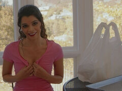 18, Stor stjärt, Stor kuk, Avsugning, Brunett, Doggystyle, Naturliga tuttar, Tonåring