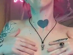 Amatør, Store pupper, Skittensnakk, Dominerende kvinne, Tattovering