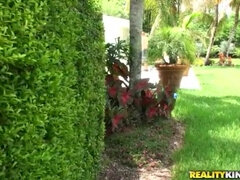 Veľký zadok, Bikini, Blondína, Latinskej, Masáž, Olej, Vonku, Tetovanie