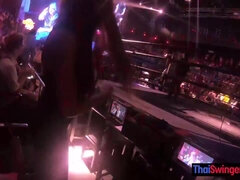 Grosser arsch, Grosser schwanz, Kehlenfick, Hundestellung, Hd, Nippel, Pov, Thai