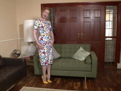 Wife With Stockings And Yellow High-heels - Holly Kiss