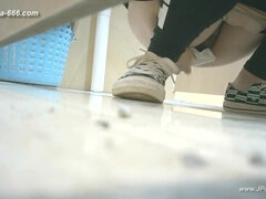 Amateur, Asiatique, Fait maison, Pisser, Public, Espionne, Adolescente, Voyeur