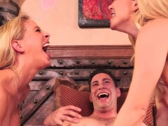 Hatalmas hátsó, Tekintélyes didik, Szőke, Ondó fröcskölés, Arcra élvezés, Érett feleség, Természetes, Hármas