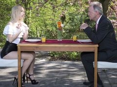 Rumpa, Blondin, Avsugning, Doggystyle, Handjobb, Slick, Strippning, Tonåring