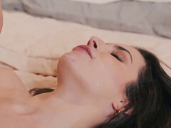 Brunetka, Striekanie semena, Vlasatej