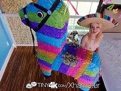 Blondýna, Kuřba, Prsatá, Sperma v puse, Hardcore, Výprask, Pička, Teenka