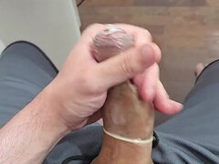 Enthousiasteling, Grote lul, Condoom, Sperma shot, Fetisj, Masturbatie, Alleen
