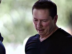 In den arsch, Grosse titten, Paar, Milf, Strapon, Tätowierung, Flotter dreier, Titten