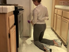 Stepmom Is Raunchy And Stuck In The Oven - Big cock