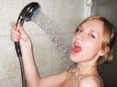 아마추어, 핑거링, 수음, 샤워, 혼자, 스트리핑, 청소년, 장난감들