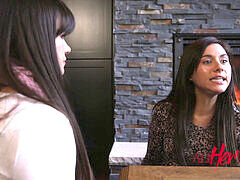 Brunetka, Prstovanie, Lesbické, Stockings, Teenka