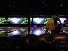 Amatör, Rumpa, Badrum, Flickvän, Hårig, Klackar, Pov, Kjol