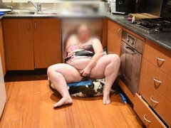 Crazy Chubby Milf Stepmom Fucks Pussy With Vegetable After Getting High