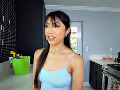 Ázsiai, Fürdőszoba, Mélytorok, Házi készítésű, Szolgalány, Filigrán alkatú, Zuhanyozó, Tini