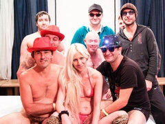 Culo grosso, Grande cazzo, Bionda, Pompino, Da dietro, Sesso di gruppo, Mamma che vorrei scoparmi, Tette