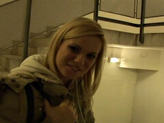 Blondine, Pik sutte, Bil, Komme på ansigtet, Udendørs, Offentlig, Realitet, Teenager