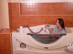 Boyfriend�s Missing - Voluptuous Babe Masturbates in Bathtub