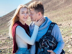 Grote kont, Grote lul, Blond, Pijpbeurt, Hondjeshouding, Flexibiel, Mager, Tiener