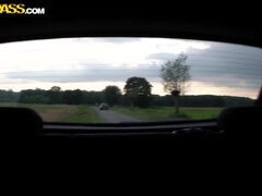 큰 가슴, 흑갈색 머리, 힐, 야외의, 피어싱, 삼키다, 문신