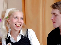 Blondin, Avsugning, Doggystyle, Slick, Naturliga tuttar, Liten och nätt, Fitta, Tonåring