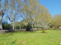 Enthousiasteling, Kont, Laarzen, Sperma in gezicht, Spijkerbroeken, Natuurlijke tieten, Buiten, Gezichtspunt