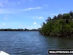 Anal, Cul, Bikini, Sucer une bite, Hd, De plein air, Douche, Adolescente