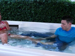 Bikini, Kuřba, Na pejska, Hd, Milf žcbp, Mamina, Přírodní prsa, Jezdectví