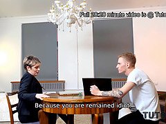 Sucer une bite, En gros plan de très près, Femme couguar, Poilue, Russe, Jarretelles, Suçant, Professeur