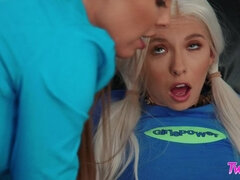 Lécher le cul, Salle de bains, Doigter, Poilue, Léchez, Seins naturels, Tatouage, Nénés