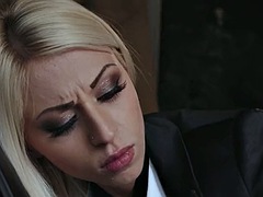 Babe, Blondine, Pik sutte, Europærer, Give finger, Fransk, Slikning, Bryster