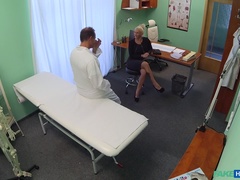 Leie, Grosse titten, Blasen, Arzt, Hundestellung, Krankenschwester, Büro, Muschi