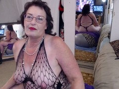 Stor røv, Give finger, Briller, Lingerie, Ældre kvinde, Ryger, Sutte, Legetøj