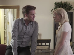 Blondinka, Girlfriend, Lizanje, Naravne joške, Piercing, Muco, Resničnost, Tetovaže