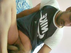 Asiatisk, Stor kuk, Avsugning, Dubbelpenetrering, Handjobb, Massage, Onani, Student