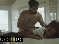 Brunette, Påklædt sex, Sædskud, Datter, Emo, Komme på ansigtet, Hårdt, Fisse