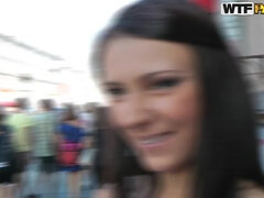 Anal, Brunette brune, Faciale, Talons, Piercing, Public