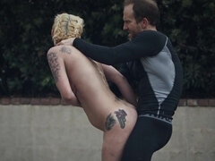 Blondýna, Kuřba, Creampie, Prstění, Hd, Přírodní prsa, Drsné akce, Tetování