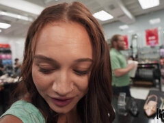 Sucer une bite, En levrette, Branlette thaïlandaise