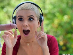 Velké kozy, Kuřba, Vlasaté, Honění, Masturbace, Piercing, Krátké vlasy, Tetování