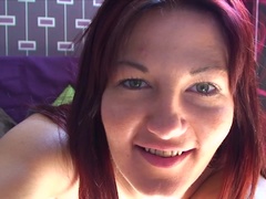 Brunette, Hårete, Alene