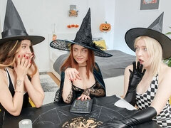 Bionda, Leccata, Pantaloncini sintetici, Figa, Magra, Calzini, Terzetto, Tette