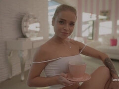 PAWG blonde Alexa Flexy - A Day With Alexa - POV blowjob and anal hardcore with cumshot