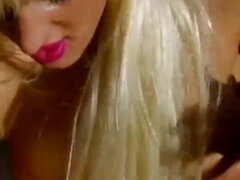 Store bryster, Blondine, Pik sutte, Komme i munden, Tjekke, Udendørs, Fisse, Bryster