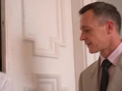 18 let, Velký zadek, Blondýna, Stříkání spermatu, Brýle, Výprask, Kuřba sání, Teenka