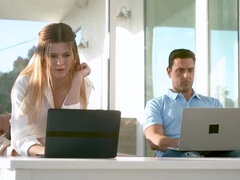 Monumentális dákó, Két nő, Kőkemény, Filigrán alkatú, Vöröshajú, Leborotvált, Lánytestvér, Szoknya